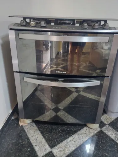 Fogão 5 bocas, forno elétrico e convencional