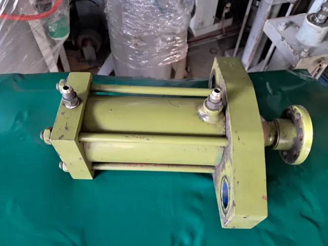 Cilindro,atuador, pistão hidráulico 100mm de curso