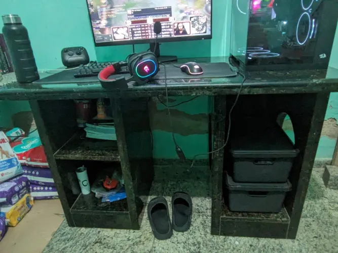 Mesa para computador de granito