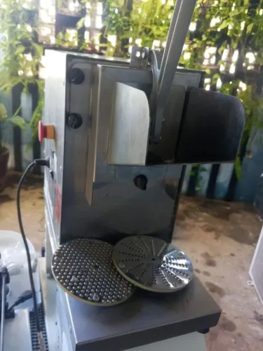 Vende-se um ralador industrial de queijo perfeito pra pizzaria/Delivery 