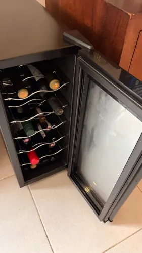 ADEGA DE VINHO CLIMATIZADA