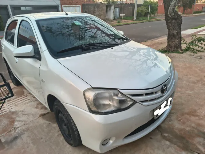 Toyota Etios X 1.3 Flex 16V 5P Mec. 2015