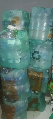 Até 120 Garrafas Pet Um litro e meio e um litro