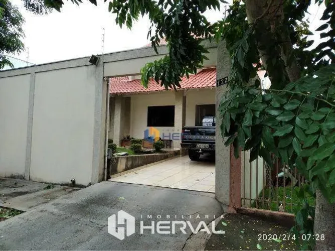 Sobrado com 4 dormitórios à venda, 210 m² por R$ 820.000,00 - Jardim Catedral - Maringá/PR