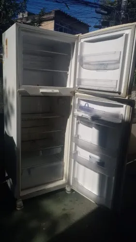 Vende se geladeira Consul não é froos free 