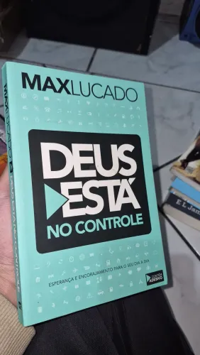Livro DEUS ESTÁ NO CONTROLE - Max Lucado (USADO)