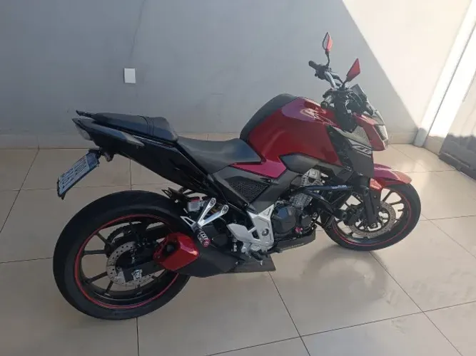 Honda CB 300F Twister ABS 2025 - Apenas 4.200 km + Acessórios e Peças Originais