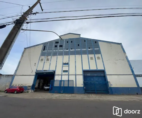 Pavilhão com 1036m2 próximo as Ferramentas Gerais
