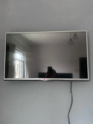 Televisão 32 polegadas NÃO É SMART