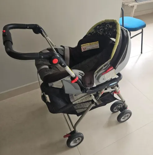 Carrinho bebê conforto Graco