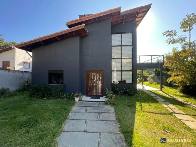 Casa à venda na fazendinha em Carapicuíba com 4 dormitórios, sendo 2 suítes - Carapicuíba/