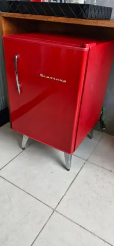Frigobar Brastemp retro vermelho