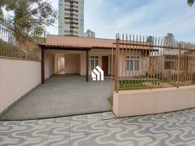 Casa Ampla com Edícula Completa!!! | Excelente Localização