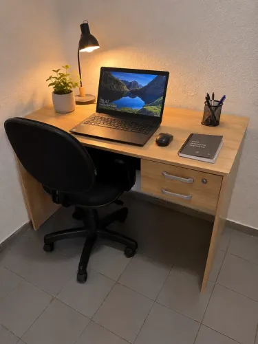 Mesa de Escritório com 2 Gavetas + Cadeira Secretária com Rodinhas - Excelente Estado