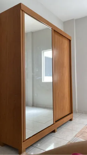Guarda roupa semi novo