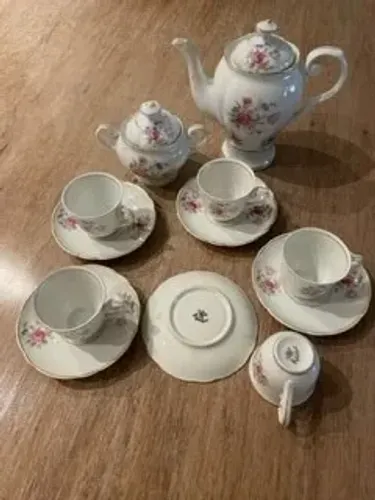Jogo de Xícara de Café bordada a ouro Porcelana Pátria