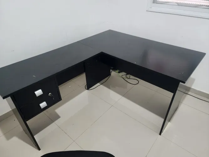 Mesa e cadeira de escritório