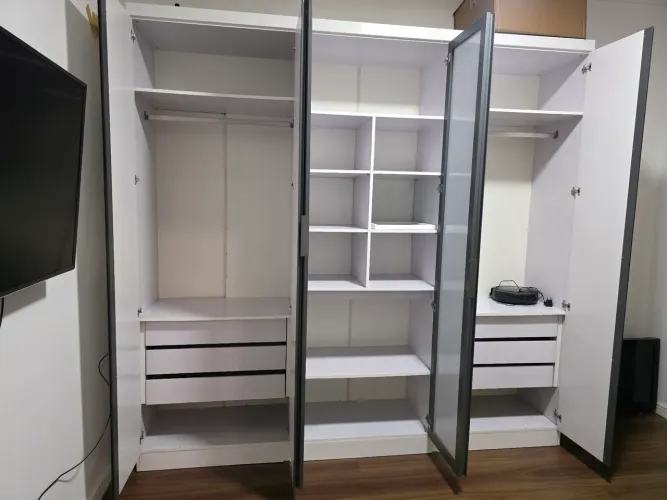 Guarda roupa casal 6 portas com espelho - Excelente Estado