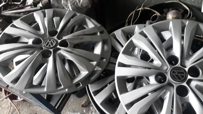 Vendo carlotas aro 14 usadas 4 furos Simi novas