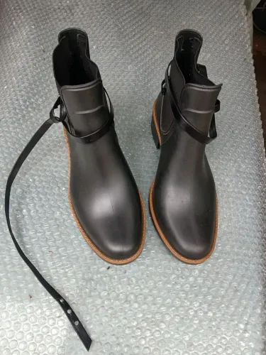 Botas pretas cano baixo Tam 39 Colcci 
