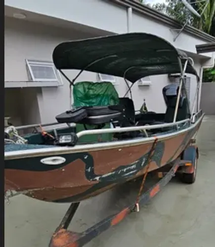 lancha de alumínio reforçado 18 pés com motor 115 HP Mercury