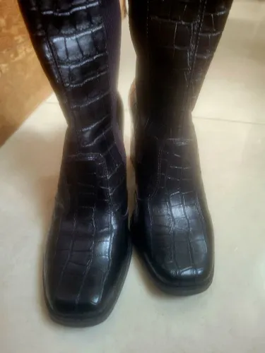Bota cano curto preta.