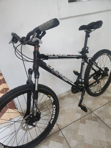 Bike aro 26 Venzo, toda shimano e quadro de montain bike
