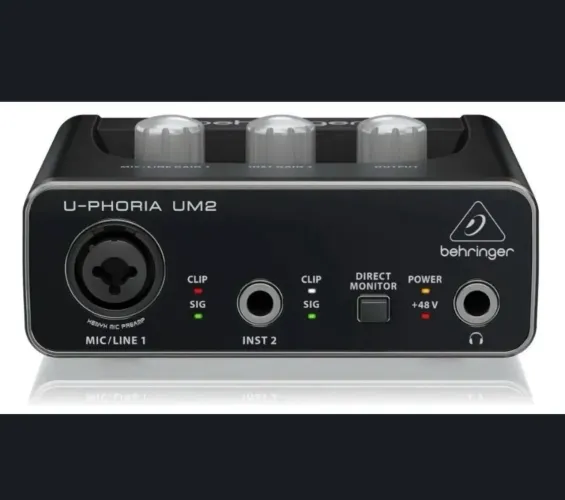 INTERFACE DE ÁUDIO BEHRINGER UM2