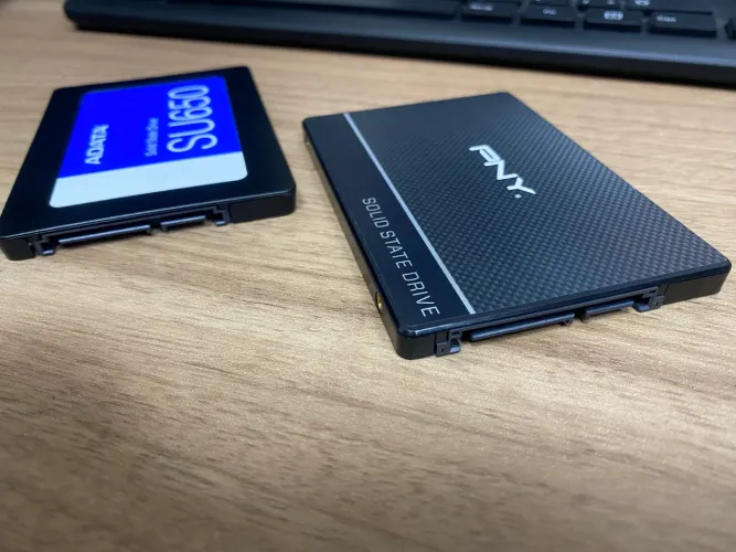 OPORTUNIDADE - 2x SSD SATA III 6Gbs de 240Gb totalizando 480Gbs