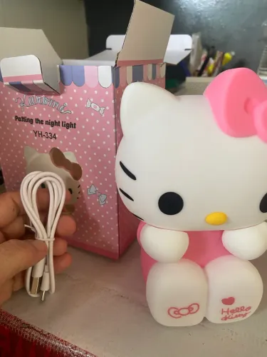 Luminária hello Kitty 2 tons de luz e também regula intensidade material silicone
