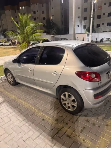 Peugeot 207 XR 1.4 Flex 8V 5P 2011