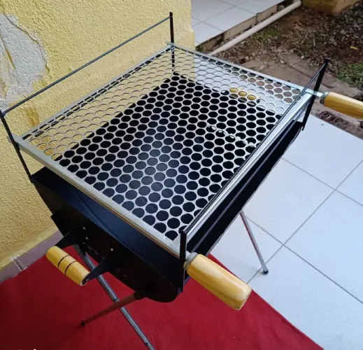 CHURRASQUEIRA COM GRELHA - NOVA R$ 250 não faço menos