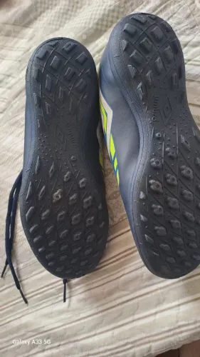 Vende-se chuteira umbro 