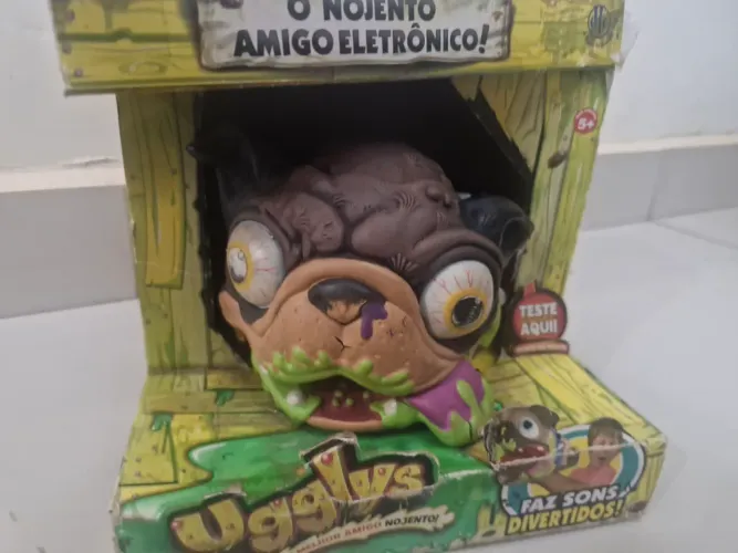 Cachorro Ugglys com sons engraçados - Dtc - arrota e solta pum