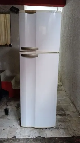 GELADEIRA ELECTROLUX DUPLEX FROST FREE 260 LITROS