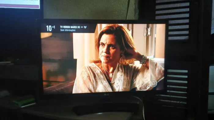 TV/Monitor LG 24" Full HD 24MT48DF-PS - TV Digital + Monitor. Valor negociável.