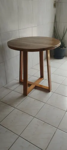 Mesa de madeira redonda