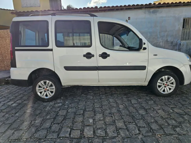 Fiat Doblo Essence 1.8 Flex 16V 5P 2014