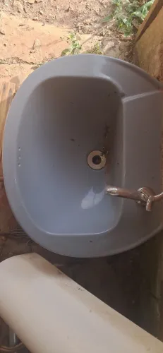 Lavatório, vaso sanitário, torneira, base