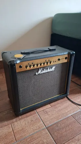 Amplificador Marshall Mg30Fx
