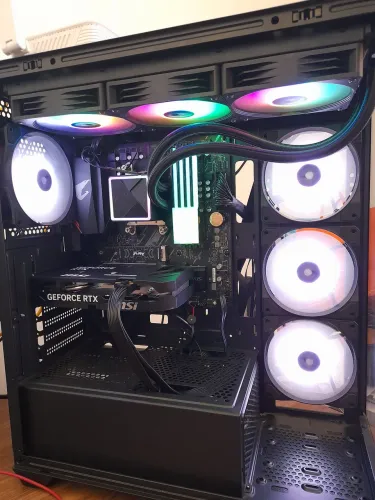PC GAMER R7 5700X + 5060