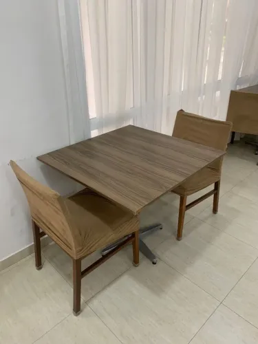 MESA COM CADEIRAS