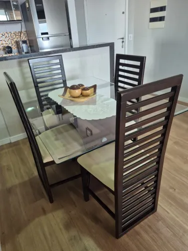 Mesa de Jantar com Vidro + 4 Cadeiras - 1,40 x 1,00 m
