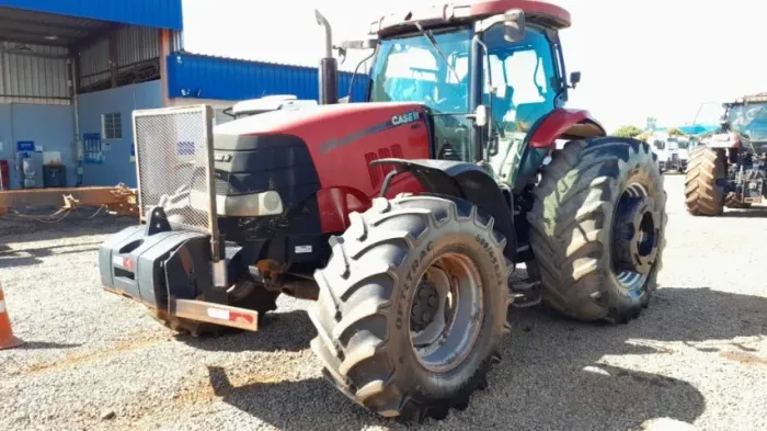 TRATOR CASE 230