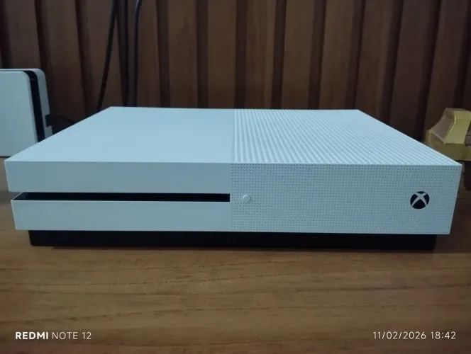 Xbox one S + controle + jogos + brinde