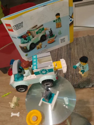 LEGO City - Veterinary Rescue Van  58pecas