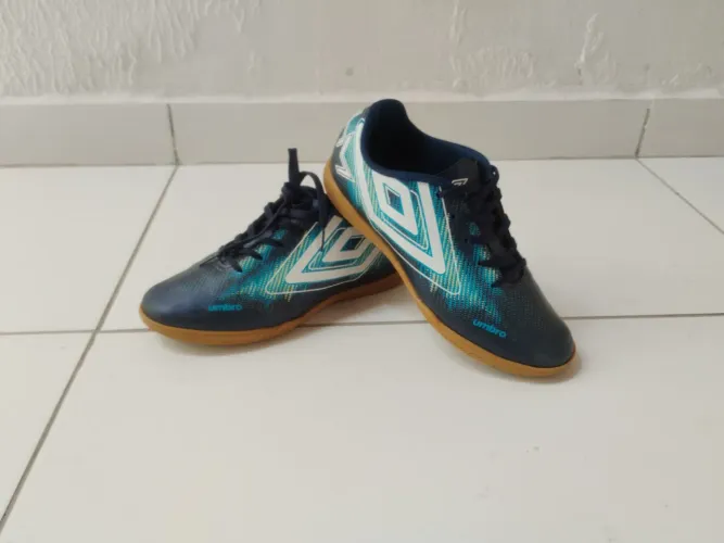 Chuteira umbro original tamanho 38 de futsal seminova