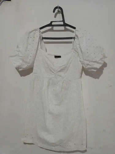 vendo vestido branco curto