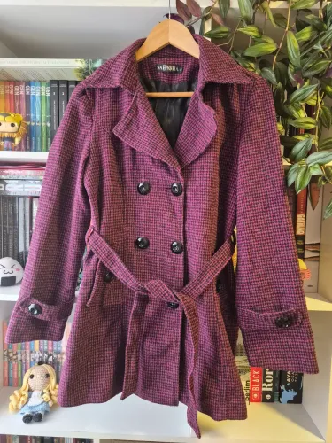 Casaco Sobretudo feminino Trench Coat - Roxo/Vinho (Estampa Mini Xadrez)