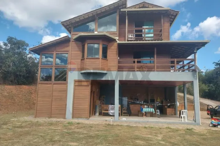 Casa de Condomínio 4 Quartos, 188 m², área de Lazer Completa.  Jequitibá/MG